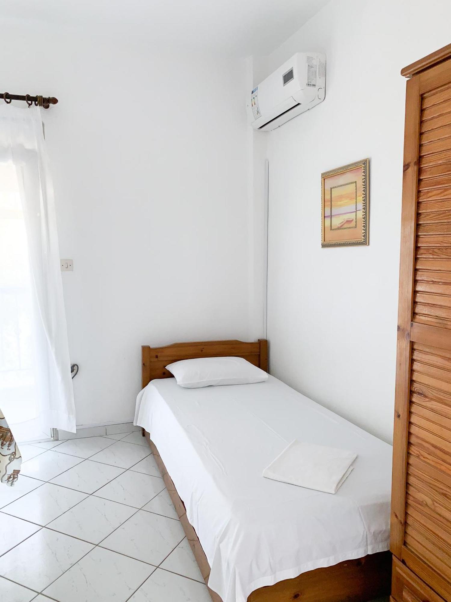 Galinis' Sea Front Studios Nea Kallikrateia Habitación foto